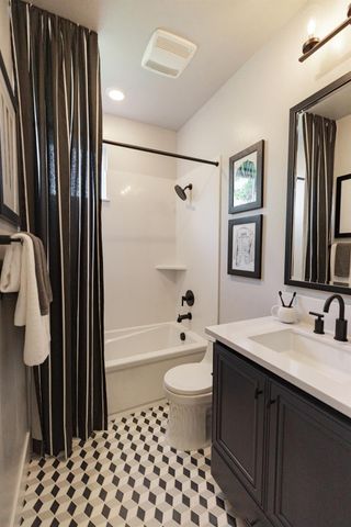 5750 Golden Pond Dr, Rocklin, CA 95677