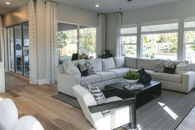 5750 Golden Pond Dr, Rocklin, CA 95677