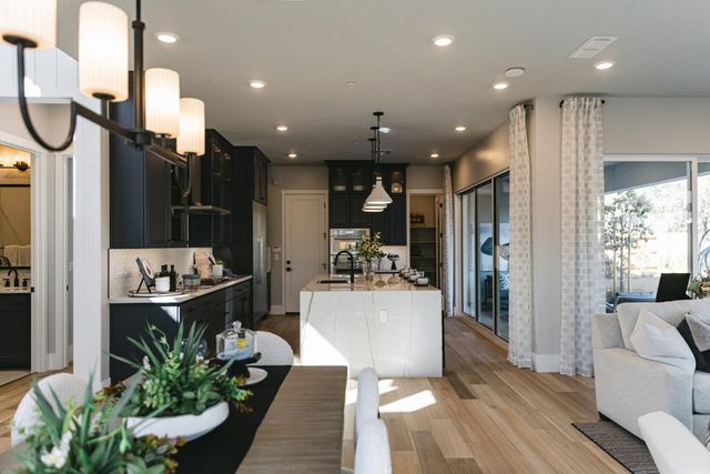 5750 Golden Pond Dr, Rocklin, CA 95677