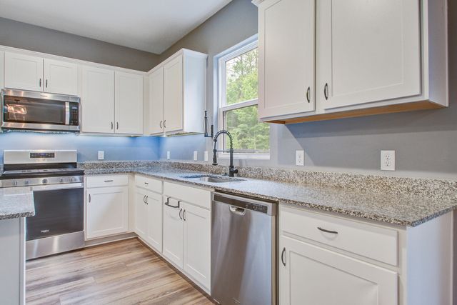 233 W Bradford Pointe Drive, Summerville, SC 29486