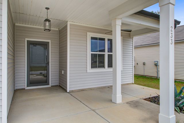 233 W Bradford Pointe Drive, Summerville, SC 29486