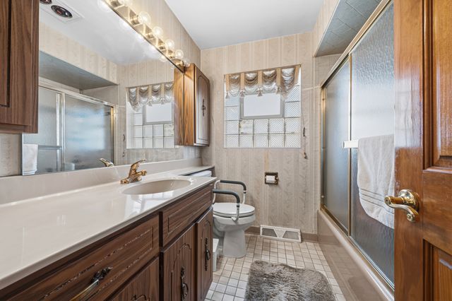 8607 S Tripp Avenue, Chicago, IL 60652