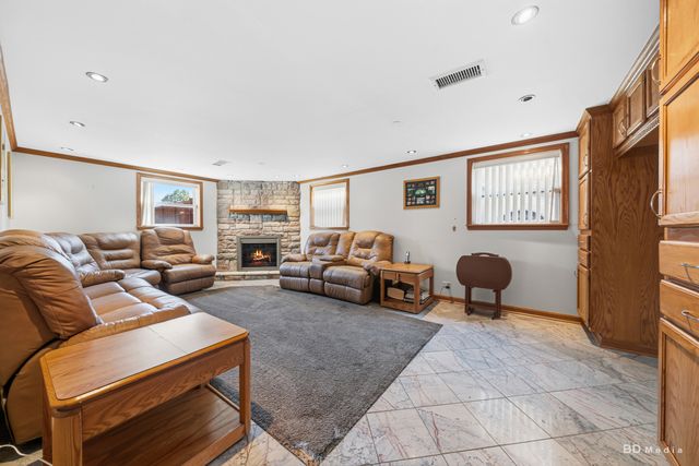 8607 S Tripp Avenue, Chicago, IL 60652