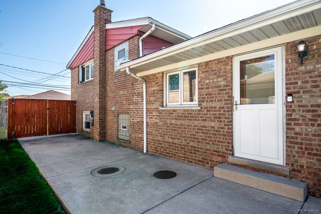 8607 S Tripp Avenue, Chicago, IL 60652