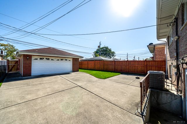 8607 S Tripp Avenue, Chicago, IL 60652