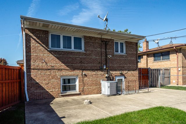 8607 S Tripp Avenue, Chicago, IL 60652