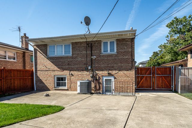 8607 S Tripp Avenue, Chicago, IL 60652