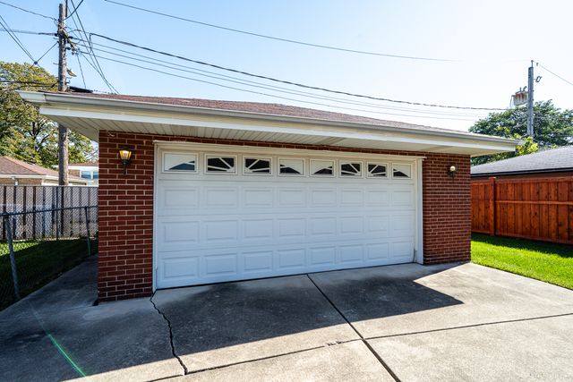 8607 S Tripp Avenue, Chicago, IL 60652