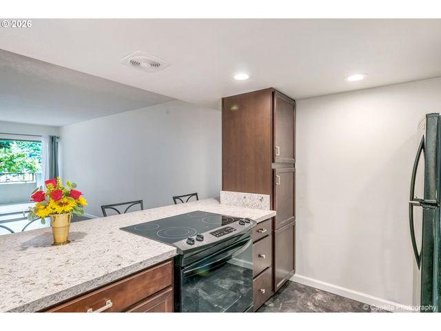 2211 Sw 1ST Ave 206, Portland, OR 97201