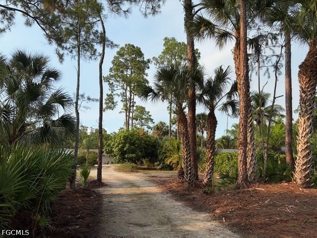5075 Teak Wood DR, Naples, FL 34119