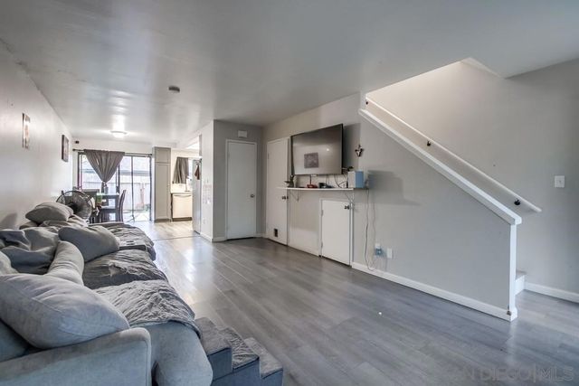 3433 Los Mochis Way, Oceanside, CA 92056