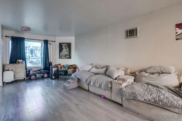 3433 Los Mochis Way, Oceanside, CA 92056