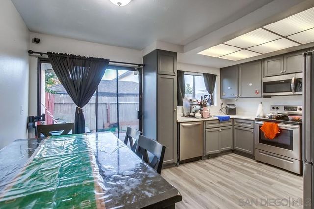 3433 Los Mochis Way, Oceanside, CA 92056