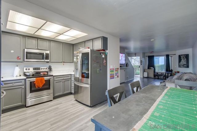 3433 Los Mochis Way, Oceanside, CA 92056