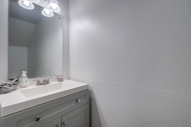 3433 Los Mochis Way, Oceanside, CA 92056