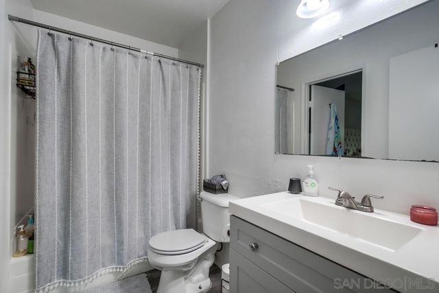 3433 Los Mochis Way, Oceanside, CA 92056