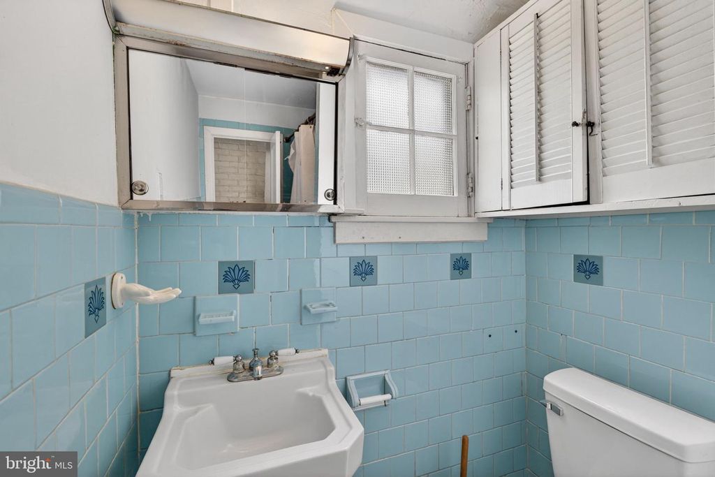 Image 18 of property listing at 5019 WETHEREDSVILLE RD, Baltimore, MD 21207