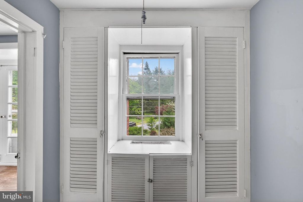 Image 20 of property listing at 5019 WETHEREDSVILLE RD, Baltimore, MD 21207