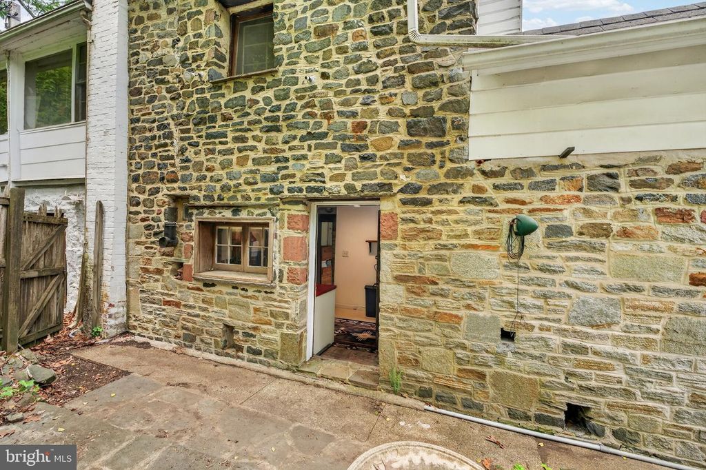 Image 29 of property listing at 5019 WETHEREDSVILLE RD, Baltimore, MD 21207