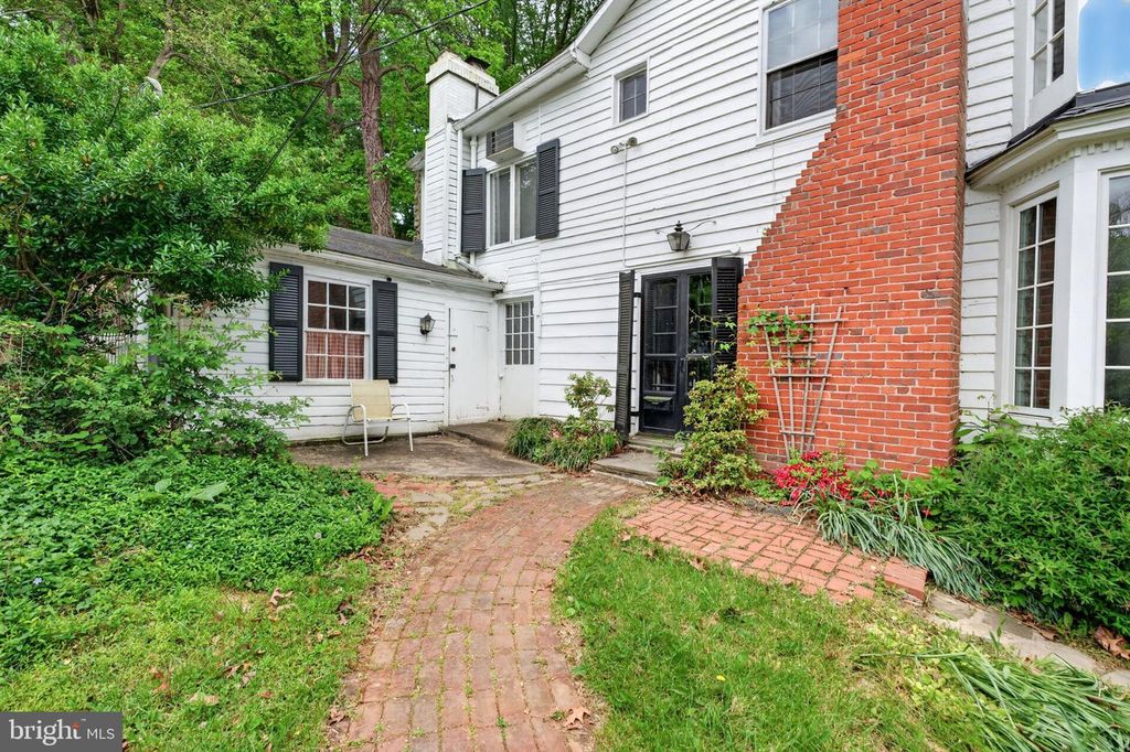 Image 32 of property listing at 5019 WETHEREDSVILLE RD, Baltimore, MD 21207