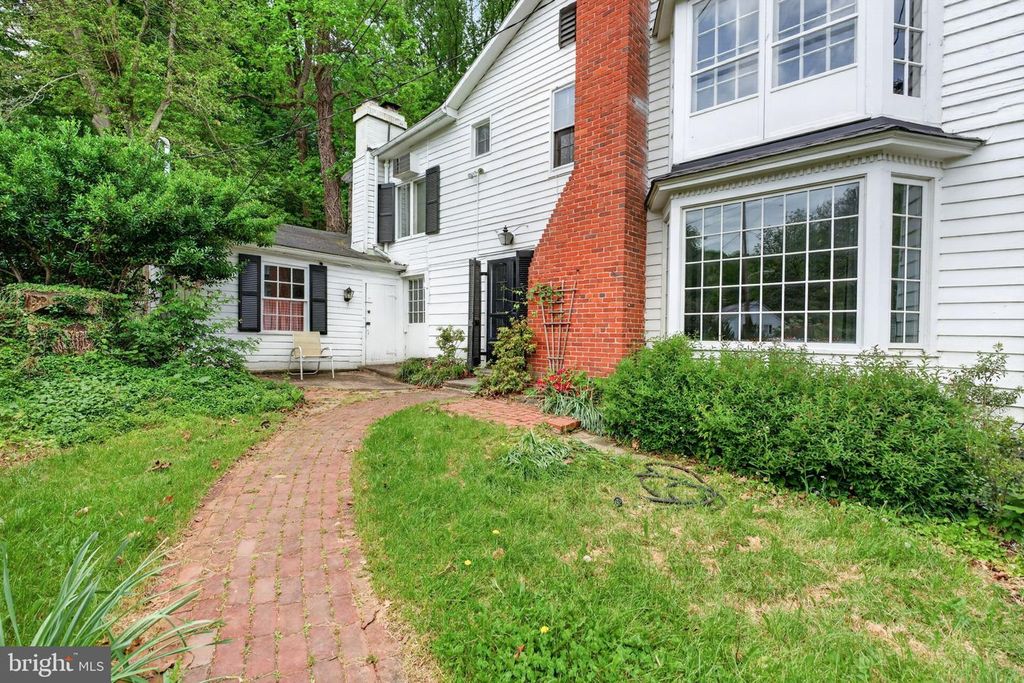 Image 39 of property listing at 5019 WETHEREDSVILLE RD, Baltimore, MD 21207