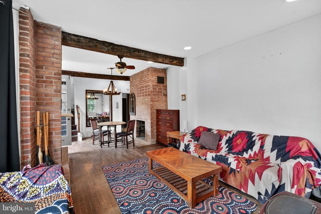Image 5 of property listing at 5019 WETHEREDSVILLE RD, Baltimore, MD 21207