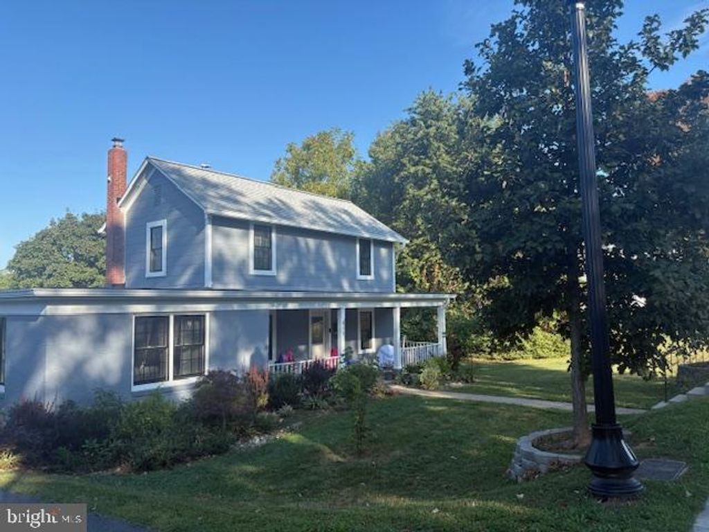 879 STATION ST, Herndon, VA 20170