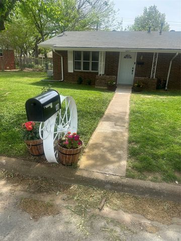 1207 Pebble Street Street, Bowie, TX 76230