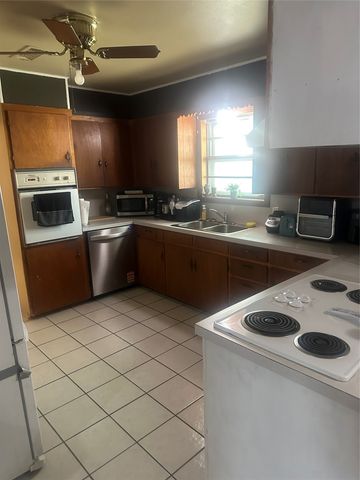 1207 Pebble Street Street, Bowie, TX 76230