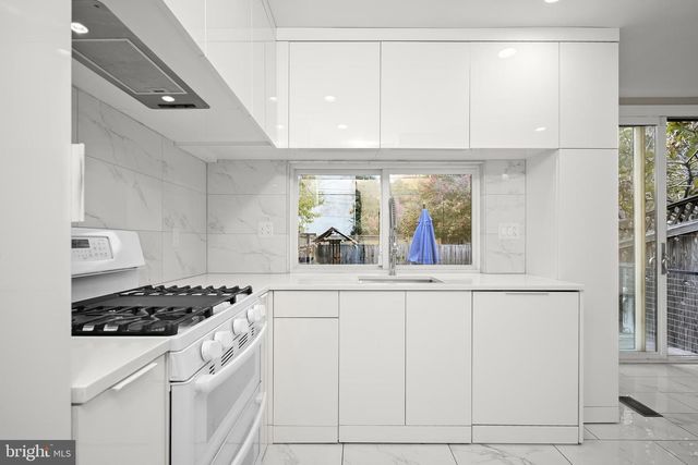 1906 37TH ST NW, Washington, DC 20007