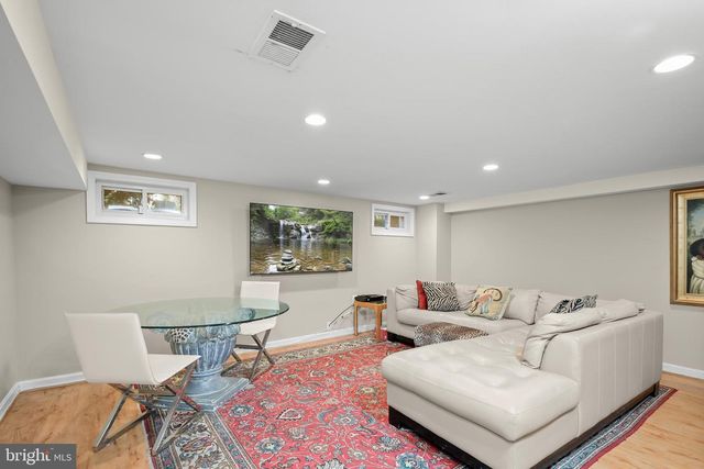 1906 37TH ST NW, Washington, DC 20007