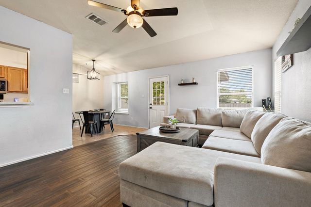 602 Creston ST, Hutto, TX 78634