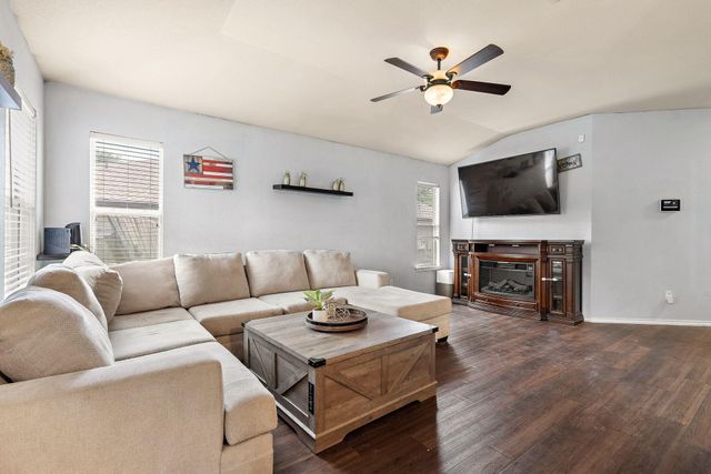602 Creston ST, Hutto, TX 78634