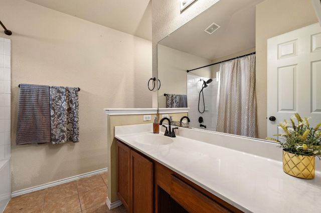602 Creston ST, Hutto, TX 78634