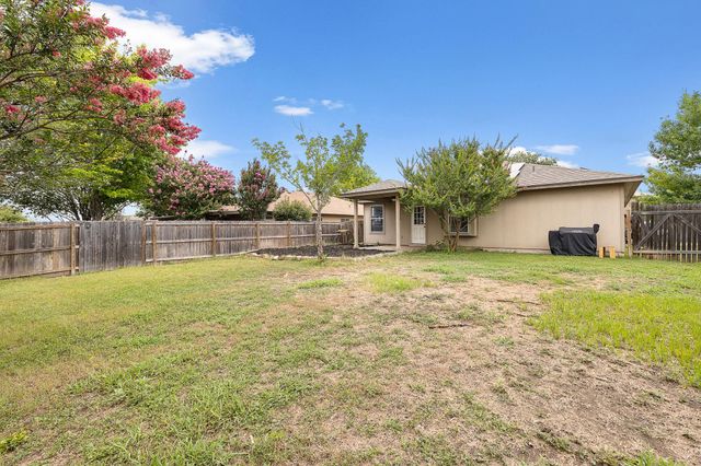 602 Creston ST, Hutto, TX 78634