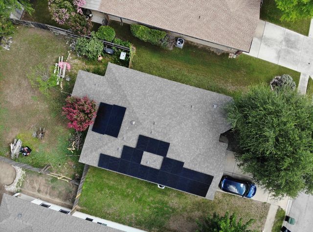 602 Creston ST, Hutto, TX 78634