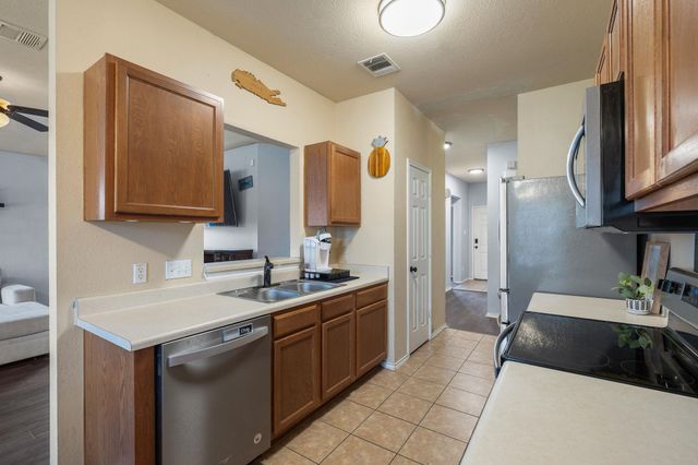 602 Creston ST, Hutto, TX 78634