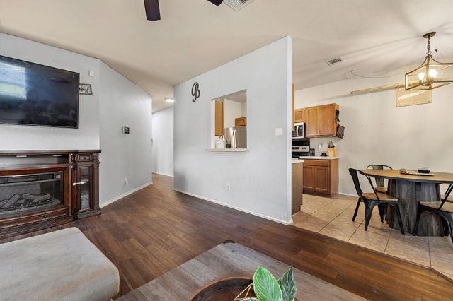 602 Creston ST, Hutto, TX 78634
