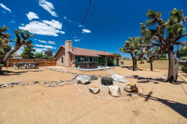 8361 Amador Avenue, Yucca Valley, CA 92284