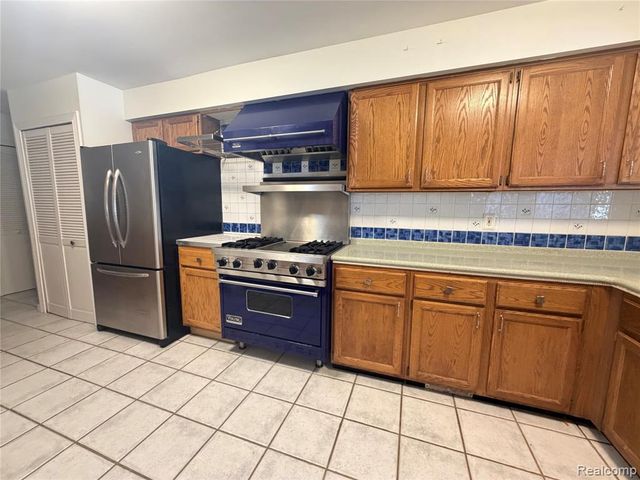 11 Oxford Court, Dearborn, MI 48124