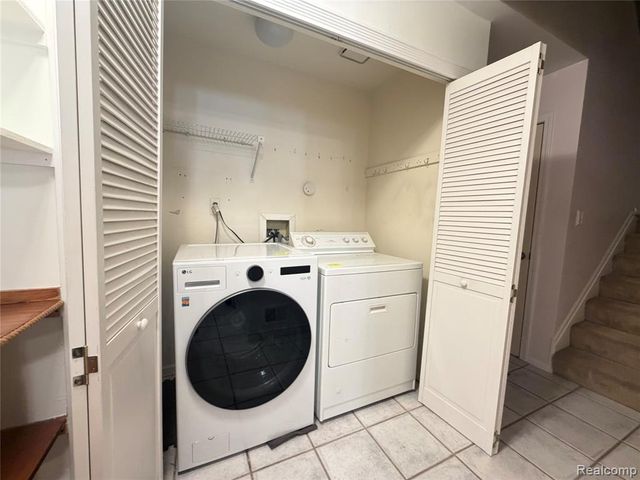 11 Oxford Court, Dearborn, MI 48124