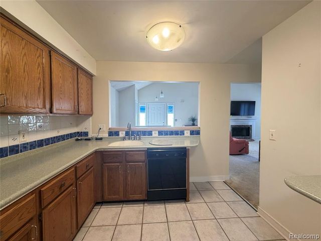 11 Oxford Court, Dearborn, MI 48124