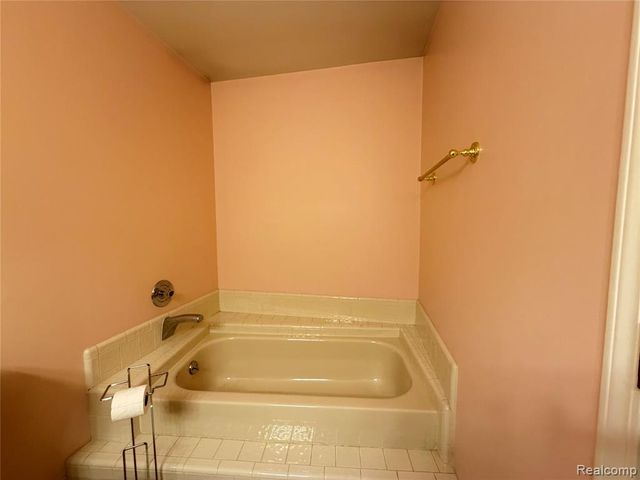 11 Oxford Court, Dearborn, MI 48124