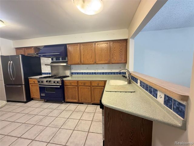 11 Oxford Court, Dearborn, MI 48124