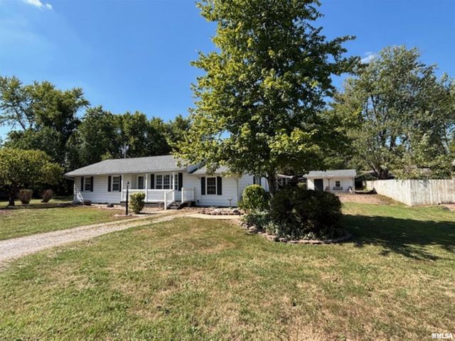 2633 S BROADWAY Avenue, Salem, IL 62881