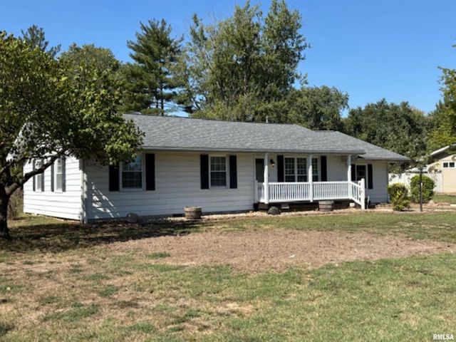 2633 S BROADWAY Avenue, Salem, IL 62881