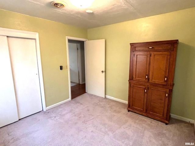 2633 S BROADWAY Avenue, Salem, IL 62881