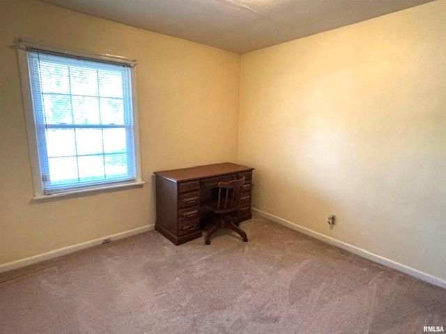 2633 S BROADWAY Avenue, Salem, IL 62881