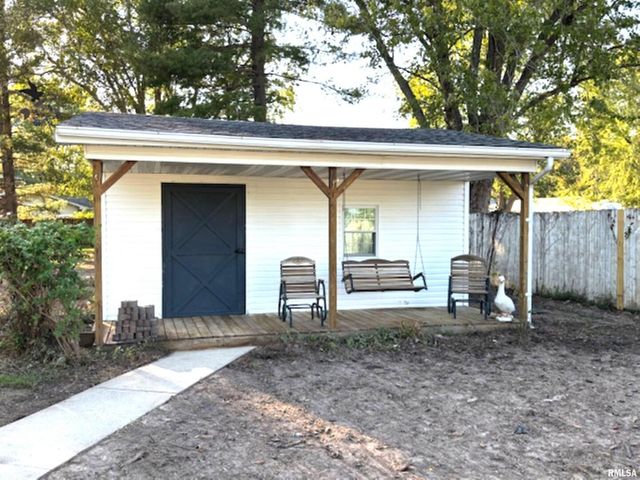 2633 S BROADWAY Avenue, Salem, IL 62881