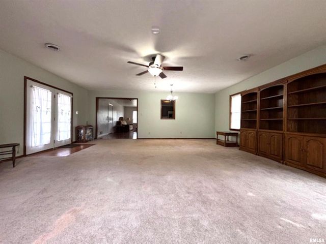 2633 S BROADWAY Avenue, Salem, IL 62881